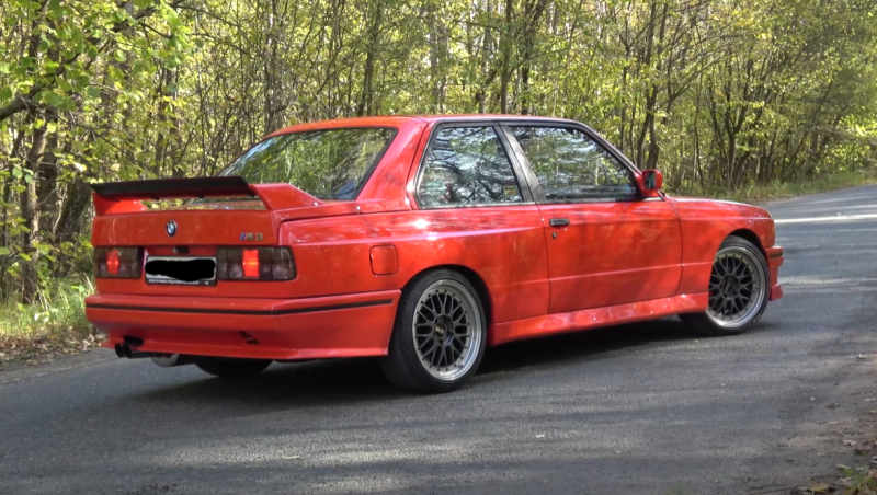 Подробнее о статье BMW M3 E30 – «пацанский» автомобиль из 90-х