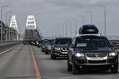 Подробнее о статье Более 430 автомобилей скопилось в очереди на подъездах к Крымскому мосту